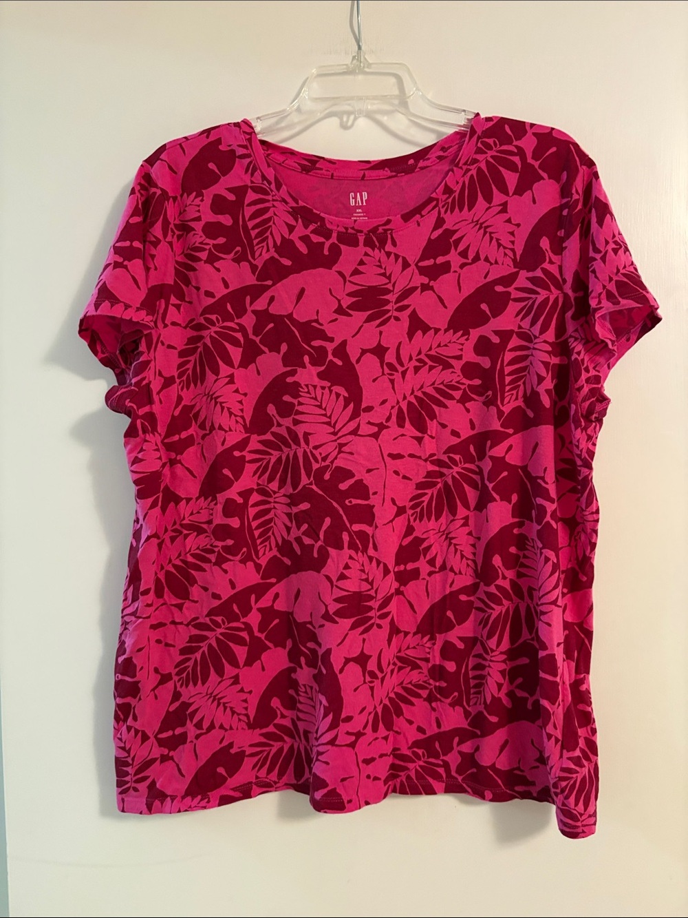 ♥️🩷 GAP Women's Hot Pink and Magenta Leaf Print Short Sleeve Tee
